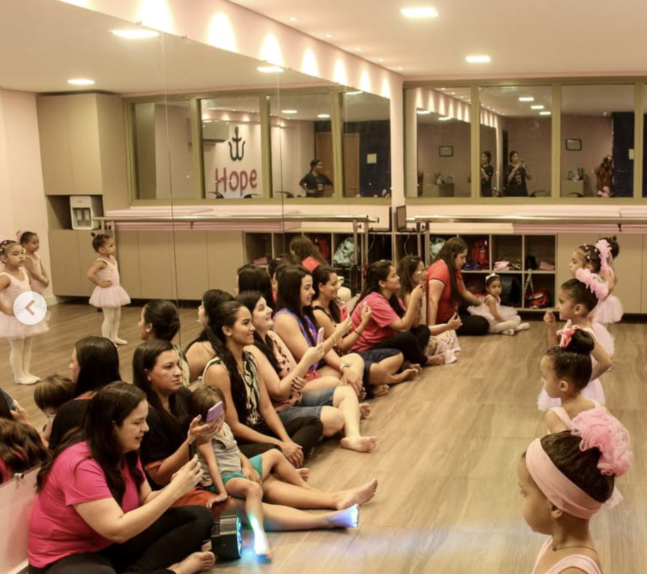 Turma em grupo do Studio Hope